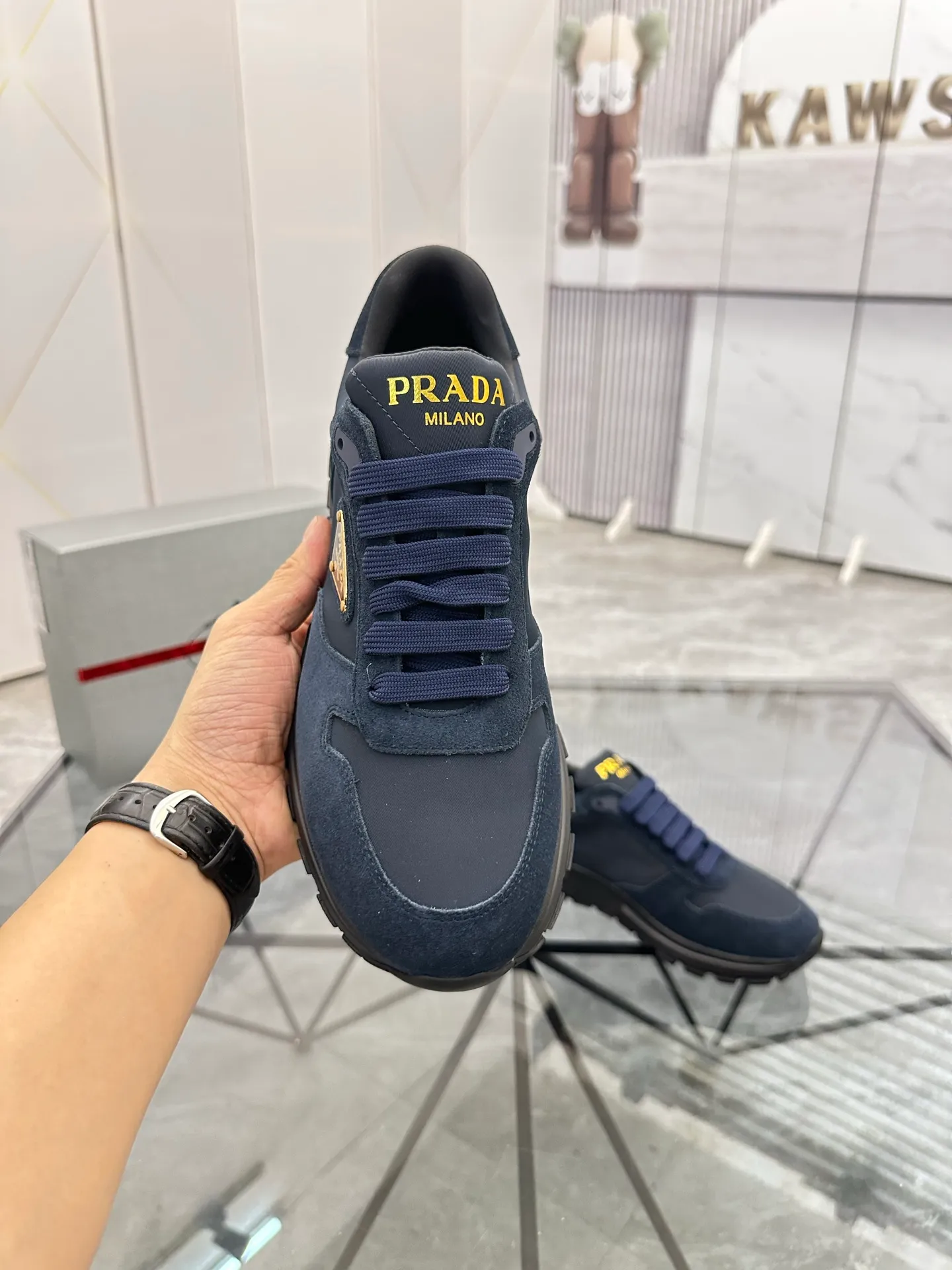 Men's shoes: 💰P580¥ High-end top quality Product trademark: Prada *"Prada*" low-top casual shoes Regular size: 38-45 (can be customized to 46) Product materials: upper imported first-layer nubuck leather spliced ​​with original materials, cowhide lining, cowhide feet, original outsole. Number: 832